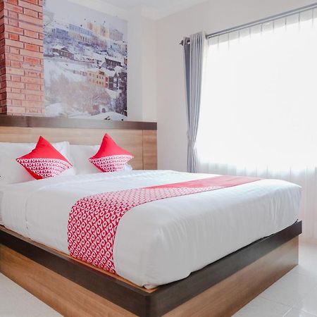 Noura Guest House Syariah Malang Exterior foto