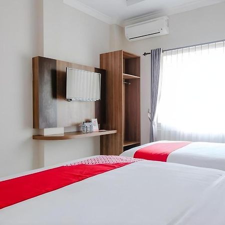 Noura Guest House Syariah Malang Exterior foto