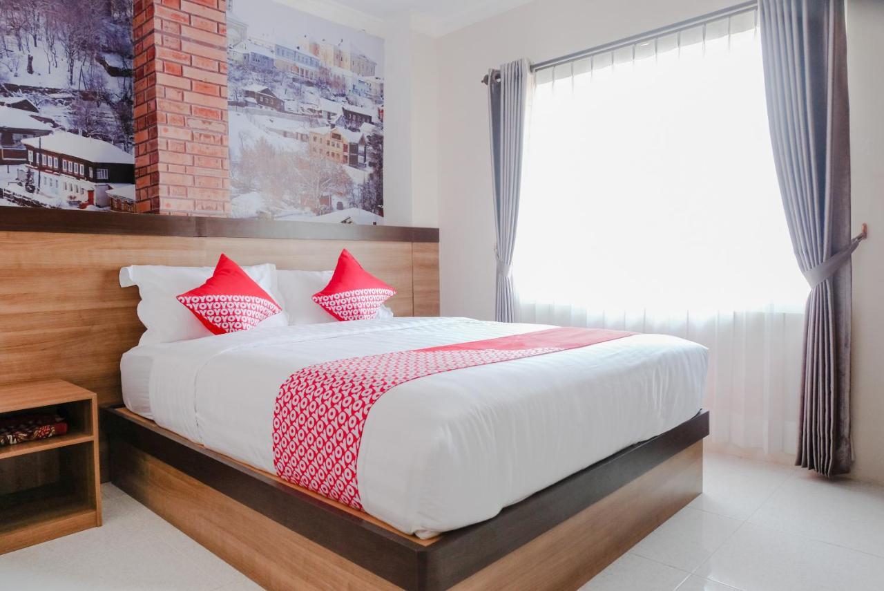 Noura Guest House Syariah Malang Exterior foto
