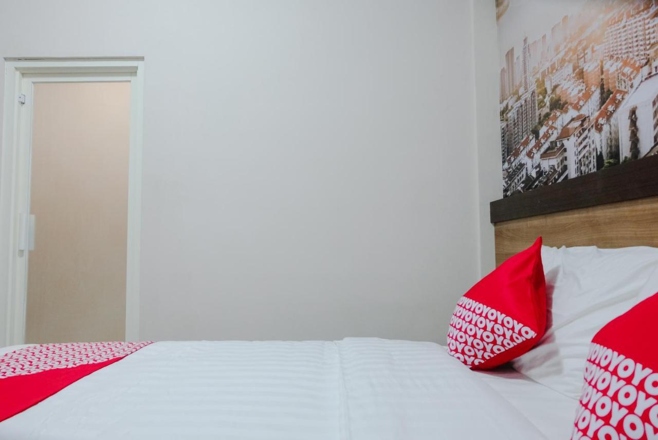 Noura Guest House Syariah Malang Exterior foto