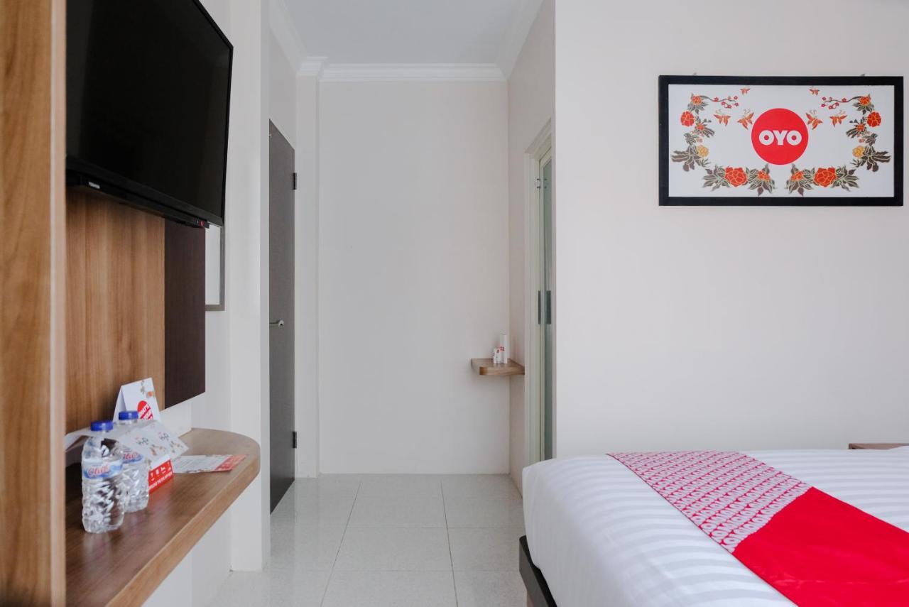 Noura Guest House Syariah Malang Exterior foto