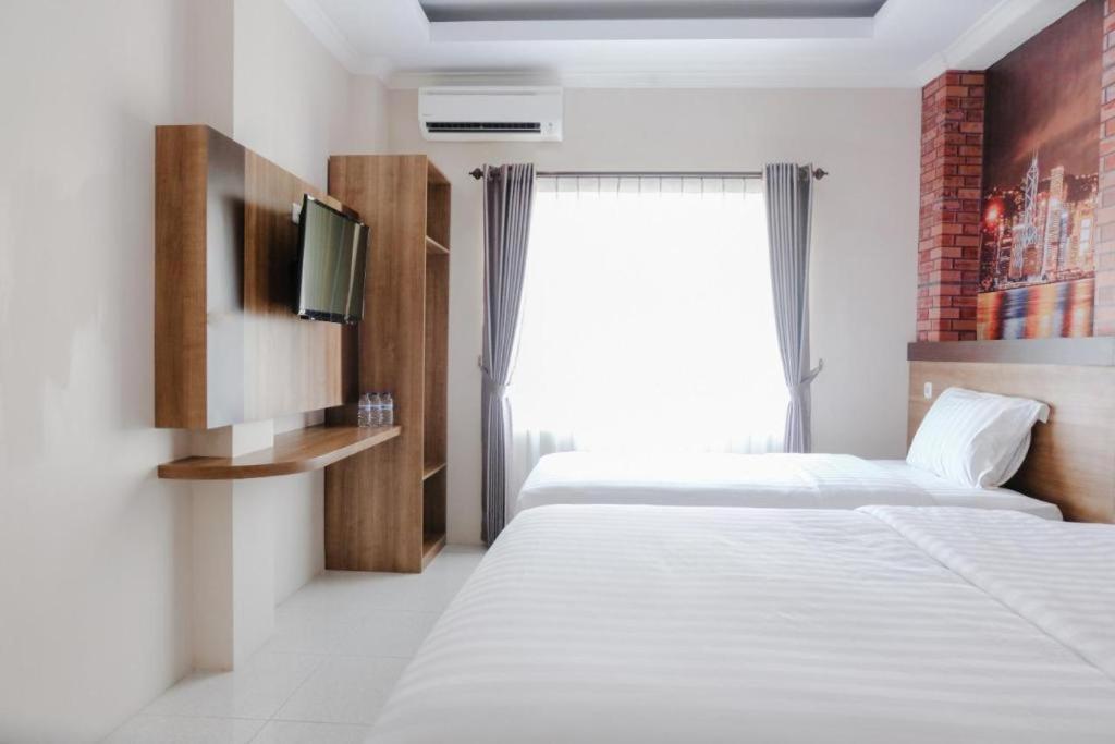 Noura Guest House Syariah Malang Exterior foto