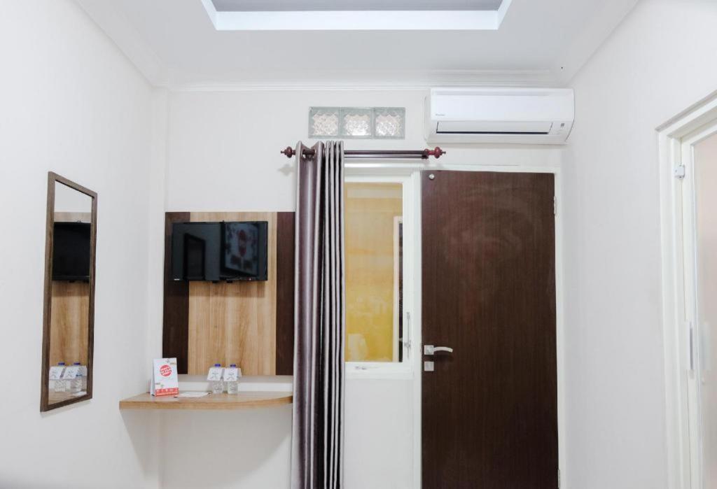 Noura Guest House Syariah Malang Exterior foto